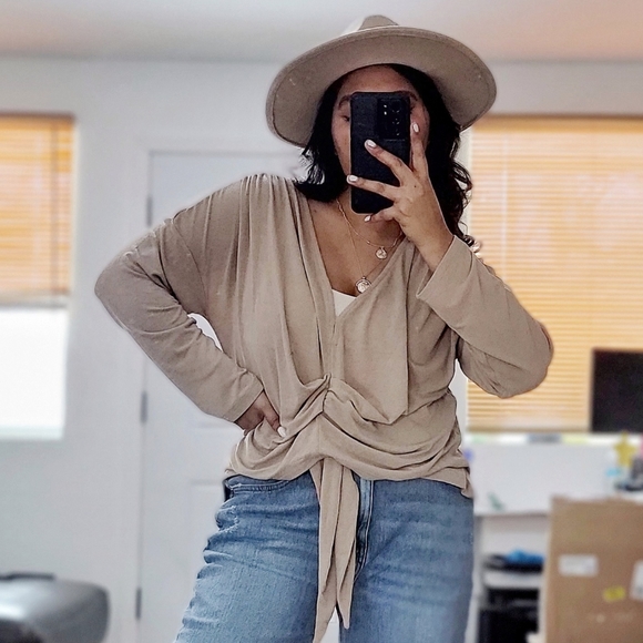 BEHIND THE SCENES TOP IN BLACK - Picture 10 of 10